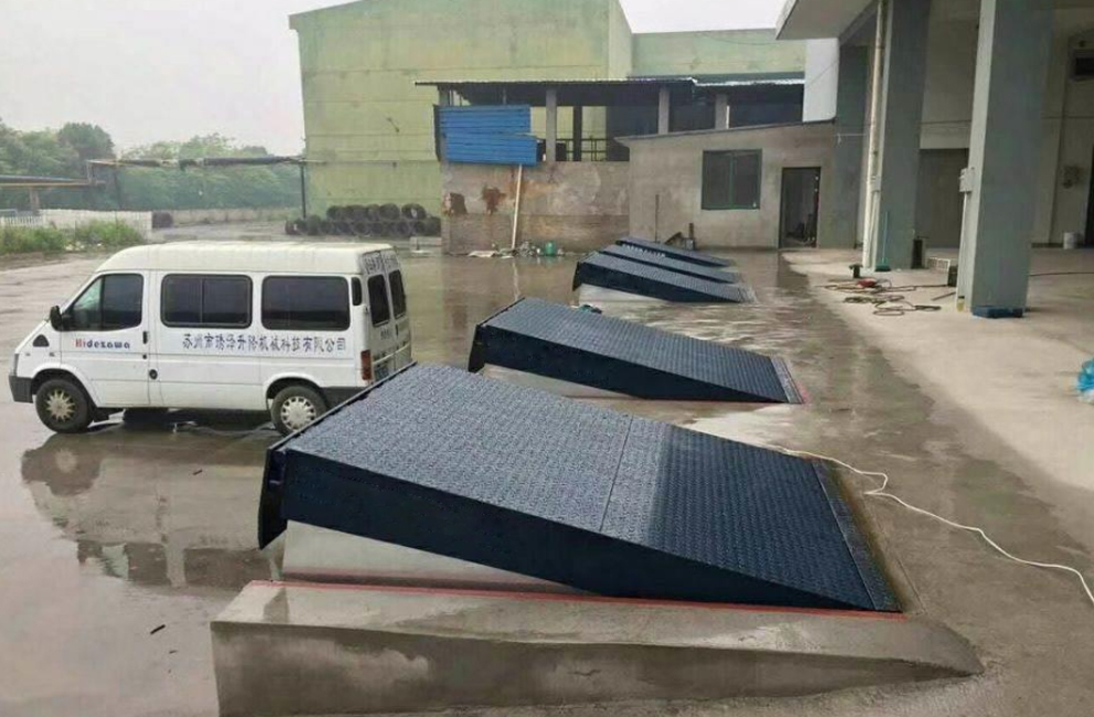 DKL-HE hydraulic dock leveler